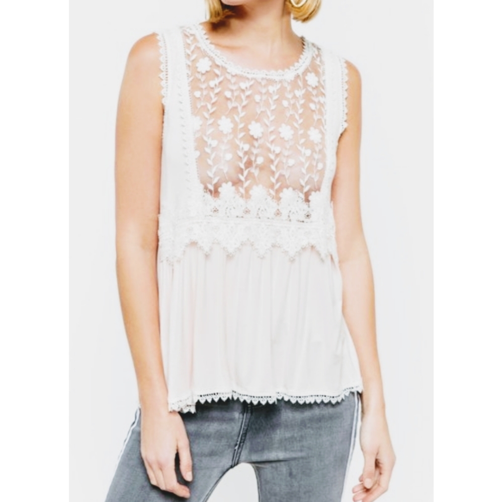 🆕🌿POL FLORAL MESH TOP🌿 - Picture 5 of 6